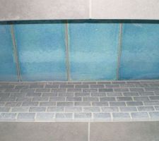 Gors plan sur la niche au dessus de la baignoire, un petit caprice de Madame !