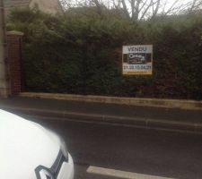 L'entr&eacute;e du terrain