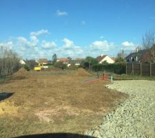 Le voisin de devant et celui de derri&egrave;re ont commenc&eacute;. Il ne manque plus que nous.