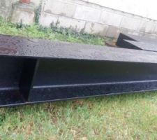 Les belles poutres noires qui viendront remplacer le mur de façade