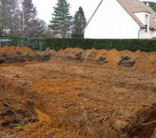 Le terrain est creus&eacute;, ya plus qu'a coler les fondations!