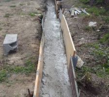 Coulage fondation muret plus grillage par la suite