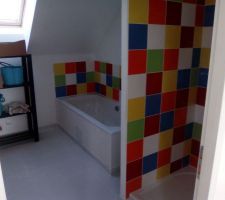 Salle de bain de l'&eacute;tage.