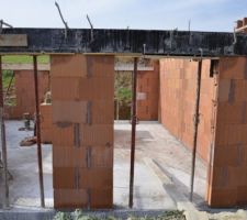 Commencement du gros oeuvre &eacute;l&eacute;vation des mur