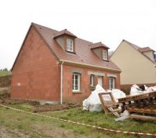 En attente des nouvelle du chef de chantier pour le nettoyage de la façade du au nombreux travaux qui se son succéder. les décher es débris se sont grandement accumuler a telle point que sa fait pas très beau ...