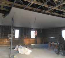 Placo du plafond en cours
