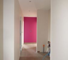 Couloir - beige et framboise