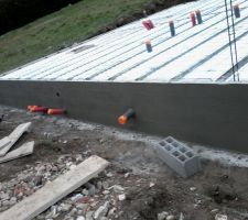 Ils ont mis un badigeon autour des parpaings