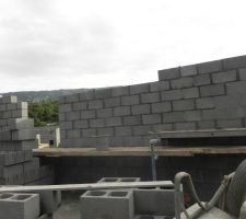 El&eacute;vation des murs de l'&eacute;tage - sur la dalle