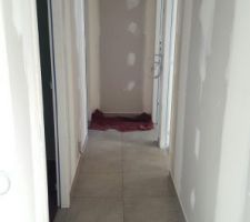 Séjour/cuisine/salon/cellier/couloir : carrelage