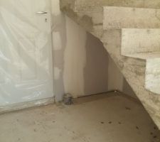 Escalier béton brut, avec la possibilité de faire un placard en dessous