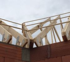 Charpente industrielle

Les éléments qui s'étaient déformés sont contraints l'un contre l'autre à l'aide d'un boulonnage