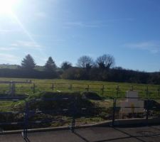 Visite du terrain et du village. Nous ne connaissions pas Four