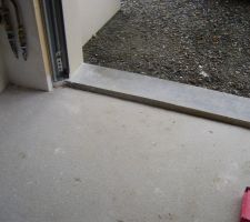 Dalle de garage en dessous du seuil (marche de 7 cm)