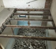 Démolition dalle béton pour la future cage d'escalier