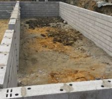 Vide sanitaire fini. Nous attendons les mat&eacute;riaux pour la dalle