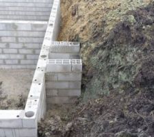 Vide sanitaire fini. Nous attendons les mat&eacute;riaux pour la dalle