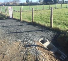 Busage d'entr&eacute;e du terrain