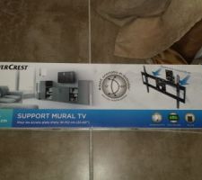 Support tv mural acheté chez Lidl ^^