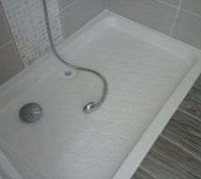 Joint acrylique dans la douche: refait pour la troisi&egrave;me fois!!