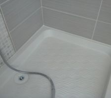 Joint acrylique dans la douche: refait pour la troisième fois!!