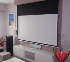 Fin du salon et du mur vidéo