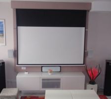 Fin du salon et du mur vidéo