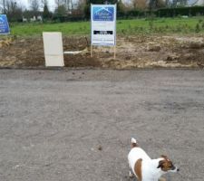 Ouf est le panneau est posé. Attention mon chien surveille.