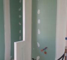 Salle de bain - douche et emplacement plan vasque