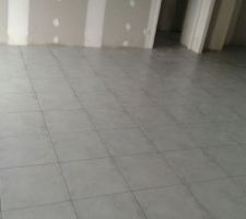 Voila le carrelage de notre piéce de vie