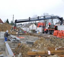 Le 02-03-2016 : livraison des poutrelles et hourdis béton