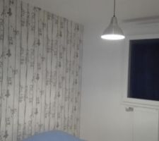 Chambre des ados, avec 2 sommiers en palette, pour passer de 2 lits 1 personne en 1 lit double. Encore de la decco a trouver et le linge de lit a changer