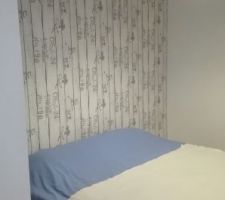 Chambre des ados, avec 2 sommiers en palette, pour passer de 2 lits 1 personne en 1 lit double. Encore de la deco a&nbsp;trouver et le linge de lit a changer