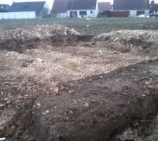 Premi&egrave;re photo du creusage des fondations.