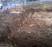 Premi&egrave;re photo du creusage des fondations.