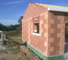 Pignon droit avec murs complets et charpente