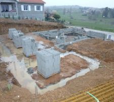 Fondations sous sol, terrasse et vide sanitaire...sous la pluie....J2