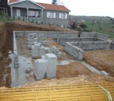 Fondations sous sol, terrasse et vide sanitaire...sous la pluie....J2