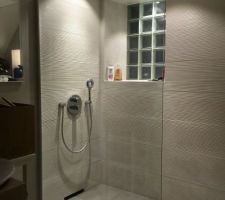 Douche a l'italienne, evacuation murale geberit