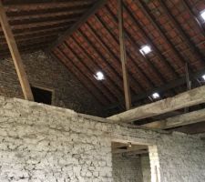 Intérieur de la grange : futur loft