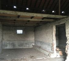 Intérieur de la grange : futur loft