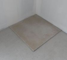 Présentation du carrelage, équerre, mesure, bientôt le début