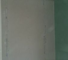Placard chambre d'enzo. ( y a le bout du placo de la salle de bain car c'est pour éviter de couper la plaque !)