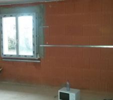 Rails pour le maintient de la laine de verre