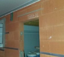 Rails pour le maintient de la laine de verre