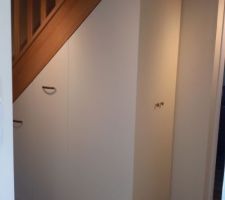 Placard sous escaliers