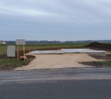 Vide sanitaire terminé, terrassement aux alentours également, il n'y a plus qu'à monter les murs