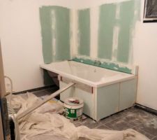 Salle de bain en cours. &Ccedil;a bosse dur !