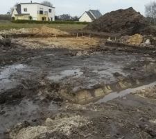 Terrassement terminé, les fondations vont pouvoir être coulées.