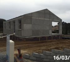 Première partie du terrassement et mur de soutènement presque terminé